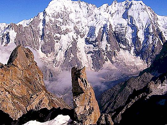 Montagna Dykhtau: posizione, descrizione, turismo
