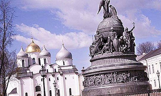 Monumento na "Milenyo ng Russia" sa Novgorod