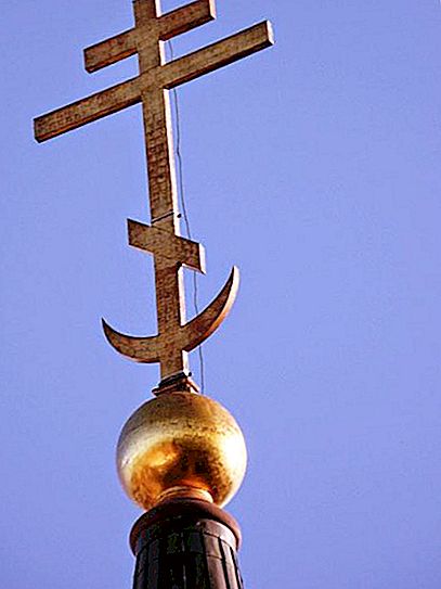 Halvmåne på det ortodoxa korset: förklaring av symbolen