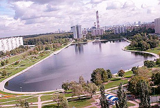 Golyanovsky池塘：在城市中休息