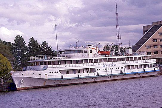 Kapal motor Korolenko: sejarah kapal dan kebakaran fatal