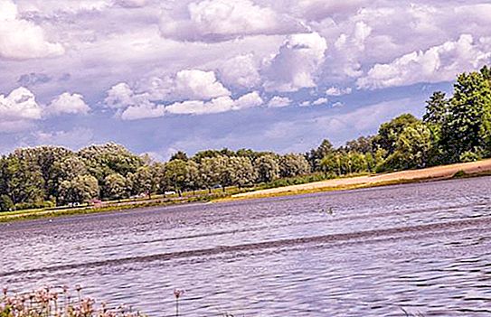ইজোরা নদী: বৈশিষ্ট্য এবং মাছ ধরা