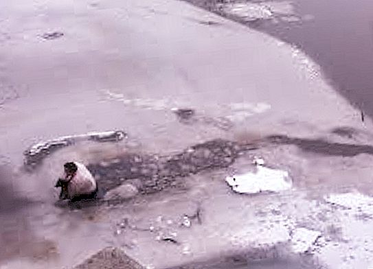 ฮีโร่ที่อ่อนน้อมถ่อมตน: ชายผู้หนึ่งช่วยสุนัขที่ตกลงมาในน้ำแข็ง