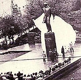 Monumen Lermontov di Moskow: foto dan deskripsi