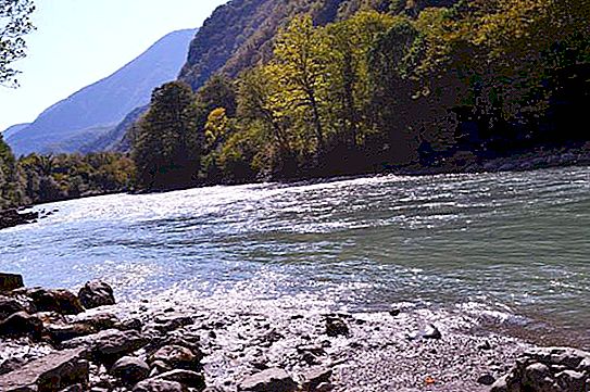 Bzyb on joki Abhasiassa. Kuvaus, ominaisuudet ja luonto