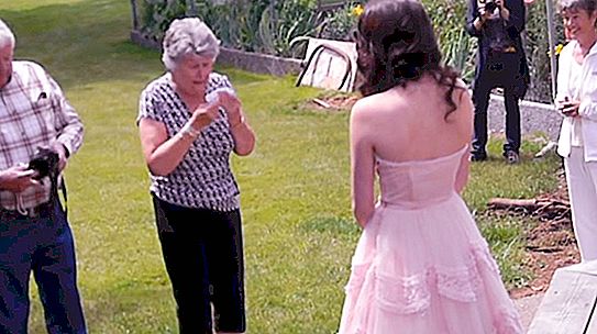 Bedstemor begyndte at græde, da hun så sin barnebarns vintage prom kjole