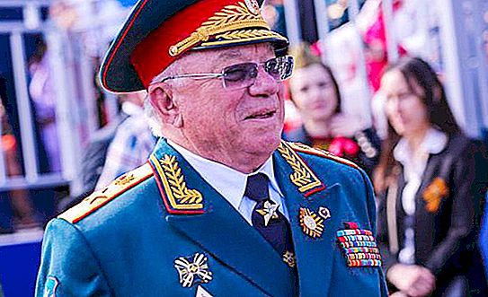 Kindral Anatoli Kulikov - Vene Föderatsiooni siseministri abi: elulugu, autasud