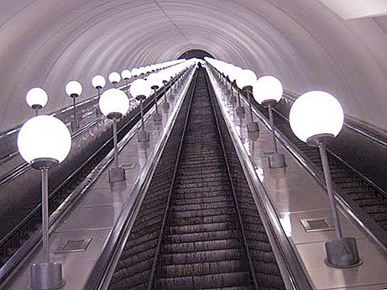 Metro van Moskou, de langste roltrap ter wereld, evenals andere wonderen onder roltrappen