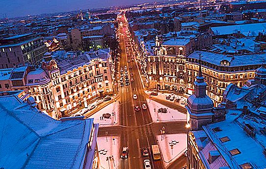 Dataran Austria St. Petersburg: foto, perihalan, sejarah