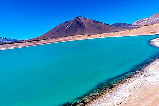 世界で最も高い山の湖。 世界各地の高山湖
