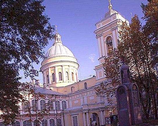 Cementerio de San Nicolás del Alexander Nevsky Lavra en San Petersburgo: tumbas de celebridades