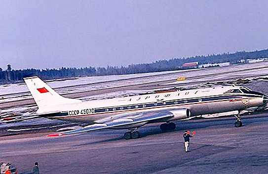 Tu-124在内娃上降落（1963年8月）。 紧急降落在水面上