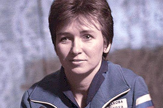 رائد الفضاء إيلينا كونداكوفا: سيرة ذاتية