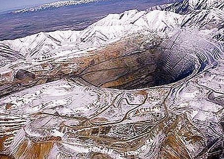 Où se trouvent les gisements de minerai de fer en Russie?