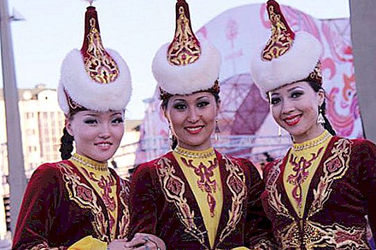 Nama-nama untuk perempuan adalah Kazakh: jarang, moden, popular