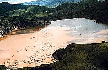 Sicīlijas nāves ezers - bīstams skaistums
