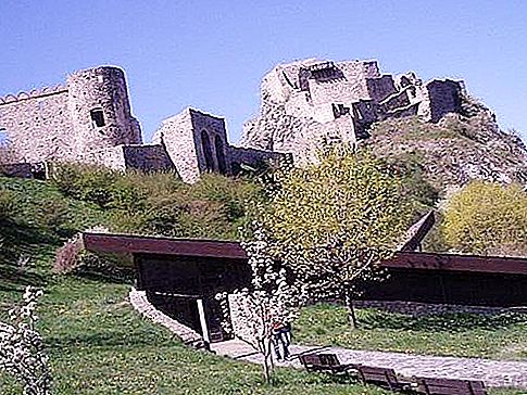 Gothic kastilyo Devin, Bratislava: paglalarawan, kasaysayan at kawili-wiling mga katotohanan