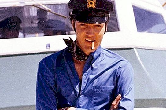 "Les espurnes van volar sobre el cap d'Elvis!": El guardaespatlles de Presley, Sam Thompson, parla d'un estrany passeig en bicicleta