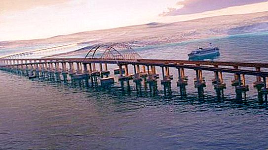 De hoogte van de Krim-brug over water en andere interessante feiten over het project