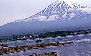 Apakah gunung berapi yang paling terkenal di Jepun?