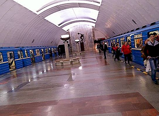 예 카테 린 부르크의 디나모 지하철역 : 역 특징