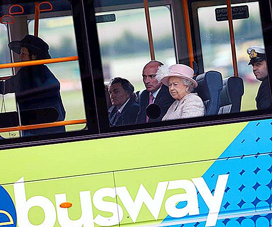 “A coroa não cairá de mim!”: Por que os membros da família real às vezes aparecem no transporte público