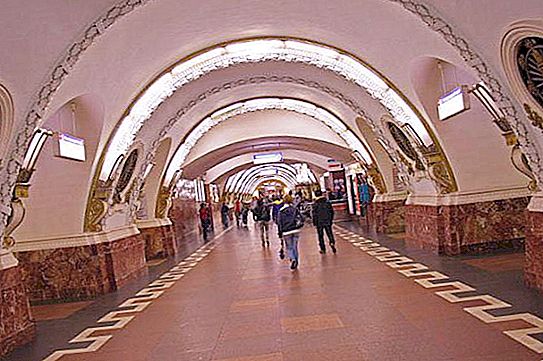 Pietarin metroasema "Ploshchad Vosstaniya" - historiansa ensimmäinen