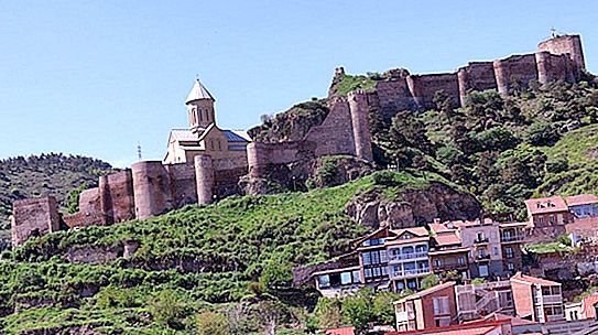 Tiflis는 도시 역사, 이름 변경 날짜, 인프라, 관광 명소 및 사진