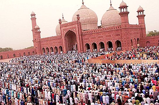 Muslimové světa končí svatým měsícem ramadánu. Vše, co potřebujete vědět o Eid al-Fitr