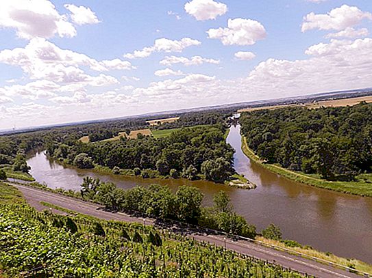 चेक नदियाँ: कौन सी नदी चेक गणराज्य और जर्मनी को जोड़ती है, चेक गणराज्य की सबसे लंबी नदी है