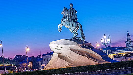 Pietarin monumentit: valokuvia ja nimiä, missä ne ovat