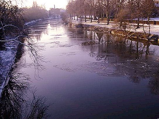 Hvad fryser ved floden, og hvordan går det