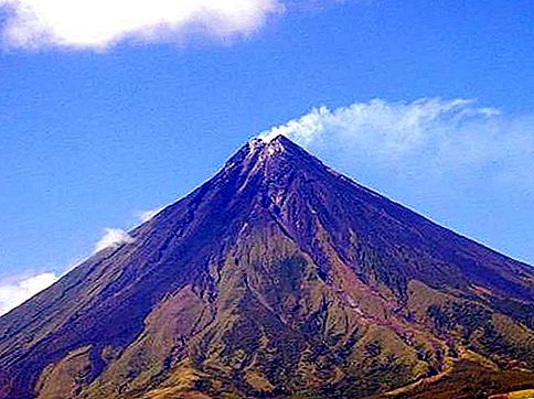 Ojos del Salado - gunung berapi tertinggi di dunia
