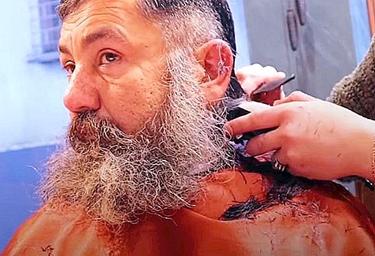 En hemlös man har inte klippt håret på tio år: en frisör beslutade att ordna honom