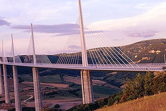 Das Viadukt ist eine Brücke von besonderem Design
