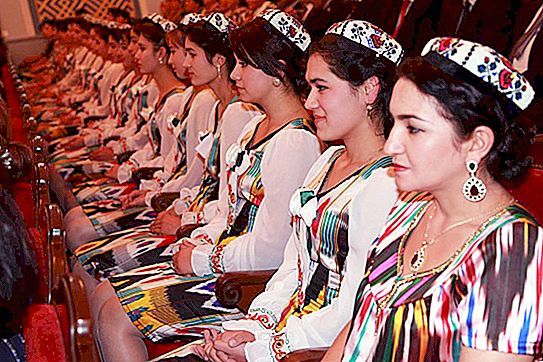 Kostum kebangsaan Tajik: keterangan dengan foto, pelbagai warna, makna perhiasan, perbezaan antara pakaian lelaki dan wanita dalam pemotongan dan fungsi
