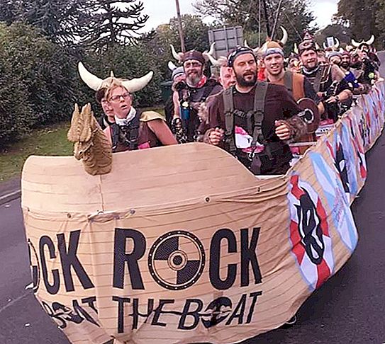 Quarante Vikings déguisés participent au marathon le plus turbulent du monde pour collecter des fonds pour une œuvre caritative