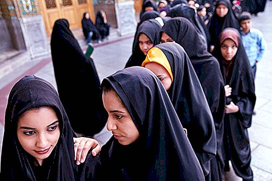 Naisten elämä Iranissa: oikeudet, vaatteet ja valokuvat