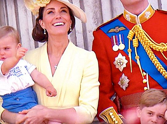 The little prince Louis became the star of the air show in honor of the Queen's birthday