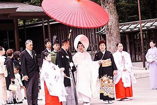 Japon düğünü: düğün töreni, ulusal gelenekler, gelin ve damadın elbiseleri, tutma kuralları