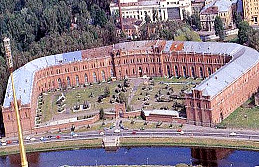 Muzium Artileri di St Petersburg - usia yang sama dengan bandar di Neva