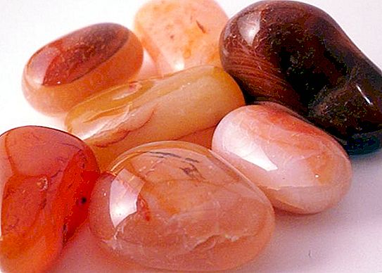 How semiprecious stones help in life: carnelian