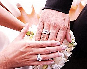 Tradisi dan adat istiadat perkahwinan: di mana jari memakai cincin perkahwinan