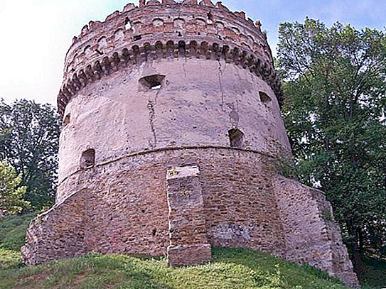 Kastil Ostrozky: deskripsi, sejarah, fakta menarik dan ulasan