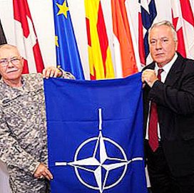 NATO-Flagge - das offizielle Symbol der Nordatlantischen Allianz