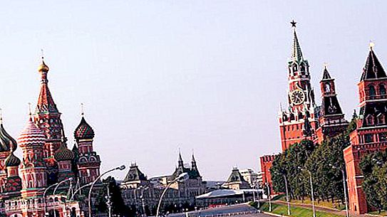 Moscow atau Peter: yang lebih baik, di mana lebih cantik