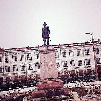 Monument to Peter 1 ใน Arkhangelsk: ประวัติความเป็นมาของการสร้างและที่อยู่ที่แน่นอน