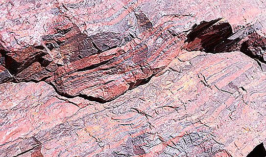 含铁石英岩：性质，成因，岩石组成和主要矿床