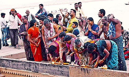 Wie Menschen in Indien begraben werden: Traditionen und Bräuche