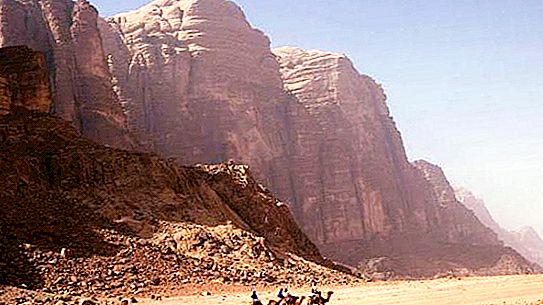 Deserto marziano del Wadi Rum in Giordania: descrizione, storia e fatti interessanti